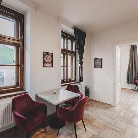 Carolina'S Yoga Apartment Hradec Králové Eksteriør bilde