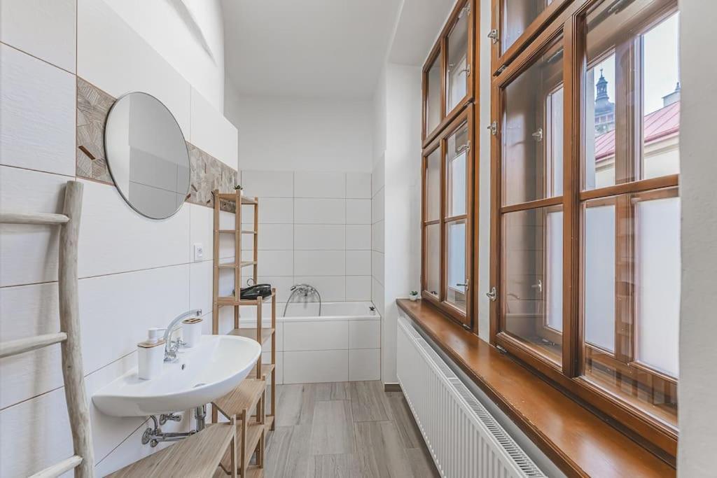 Carolina'S Yoga Apartment Hradec Králové Eksteriør bilde