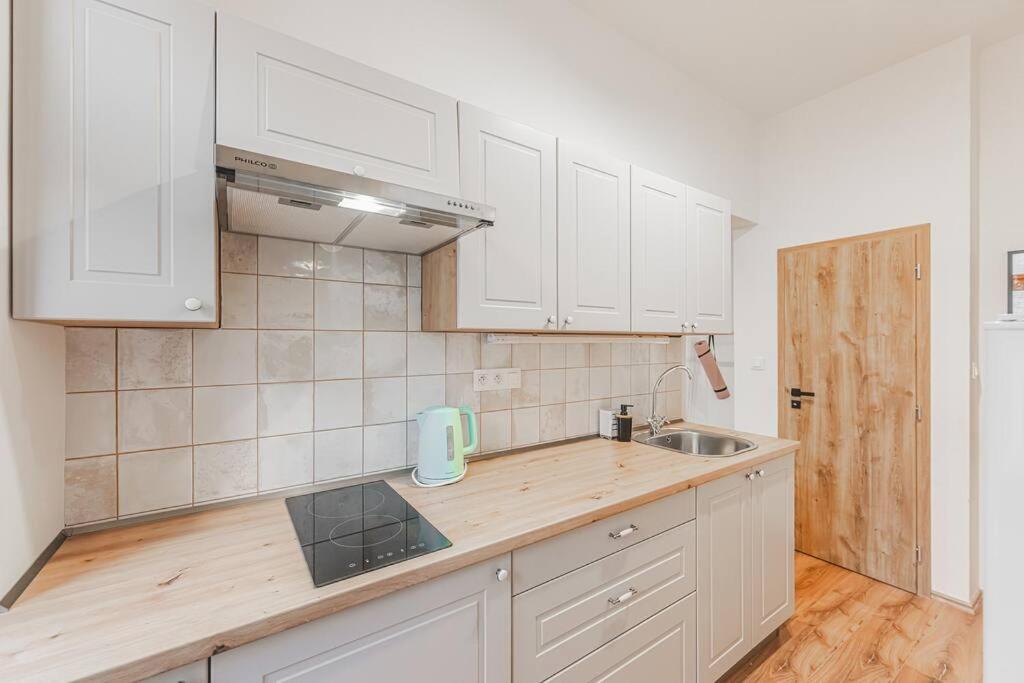 Carolina'S Yoga Apartment Hradec Králové Eksteriør bilde