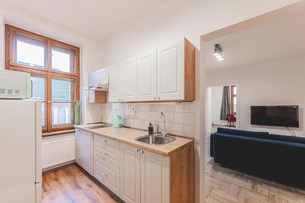 Carolina'S Yoga Apartment Hradec Králové Eksteriør bilde