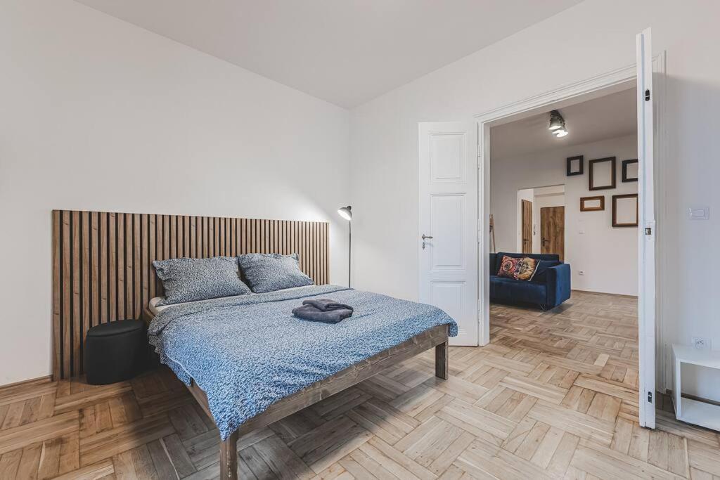 Carolina'S Yoga Apartment Hradec Králové Eksteriør bilde